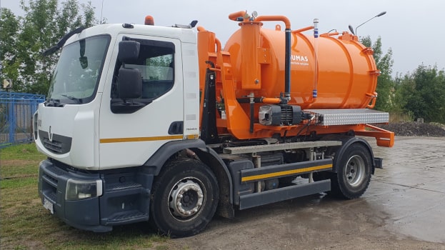 Hakenliftfahrzeug mit Vakuumcontainer