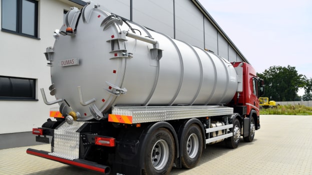 Saugfahrzeug Dumas auf Scania-Fahrgestell