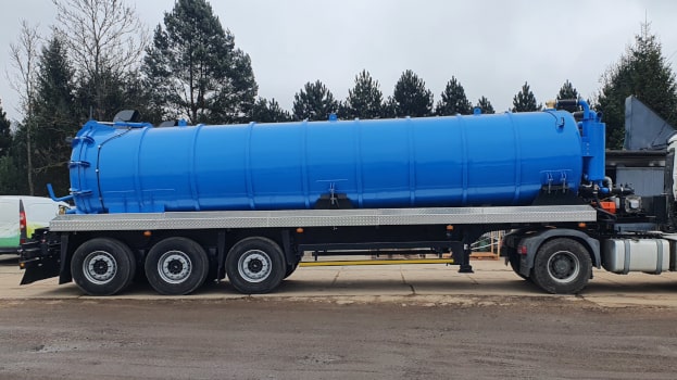 Vakuumtankauflieger mit Stahlzisterne